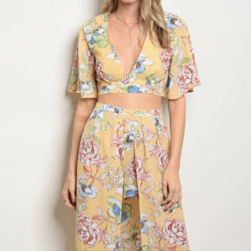 MUSTARD FLORAL TOP & STATEMENT SHORT SET - Picture 3 of 6